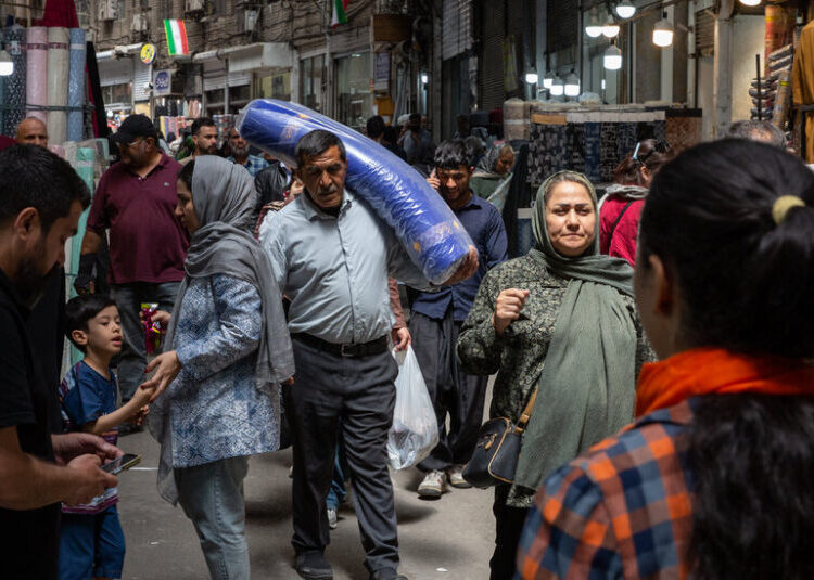 Mass Layoffs in Iran as Businesses Buckle Under Wartime Pressures