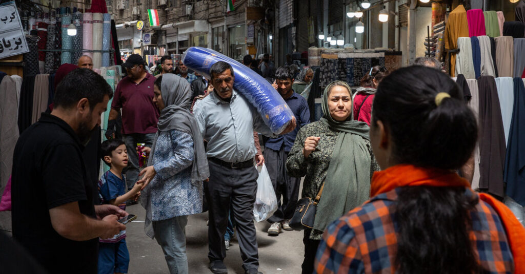 Mass Layoffs in Iran as Businesses Buckle Under Wartime Pressures