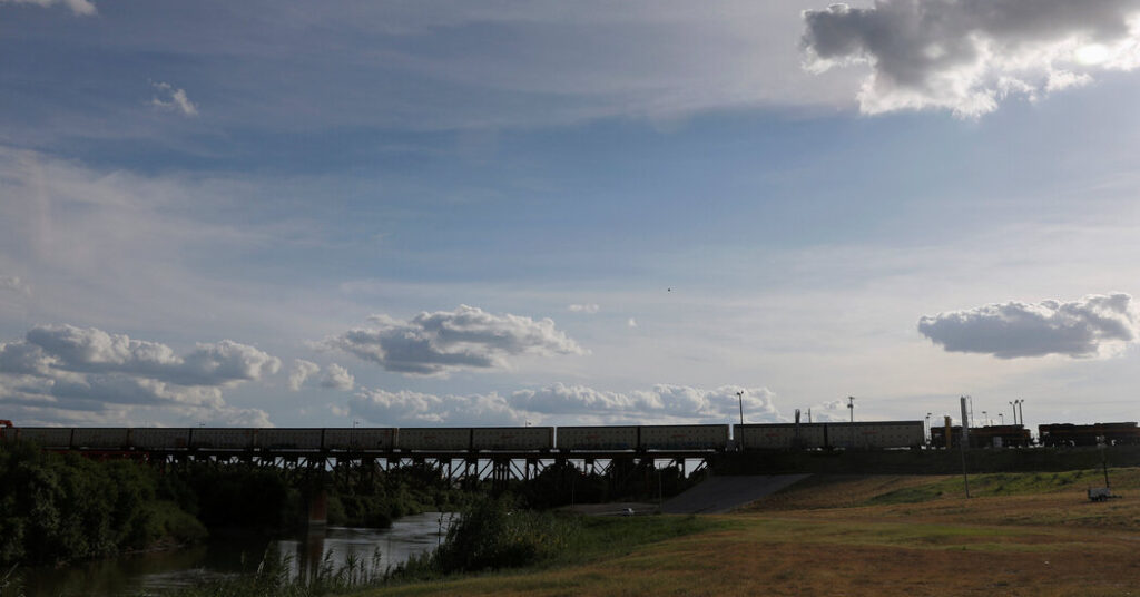 Officials Identify Mexican Woman Among 6 Found Dead in Laredo Train Car