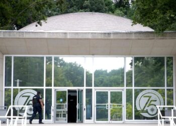 C.I.A. Officer Arrested With Gold Once Worked With No. 2 Pentagon Official