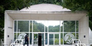 C.I.A. Officer Arrested With Gold Once Worked With No. 2 Pentagon Official