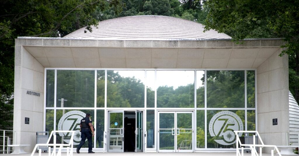 C.I.A. Officer Arrested With Gold Once Worked With No. 2 Pentagon Official