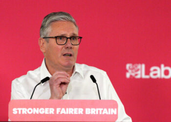 Pressure on Starmer Mounts as Dozens of Labour Lawmakers Call on Him to Quit