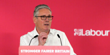 Pressure on Starmer Mounts as Dozens of Labour Lawmakers Call on Him to Quit