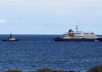 Cruise Ship Hit by Hantavirus Outbreak Sails for European Mainland