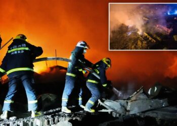 Blast at fireworks factory in China kills 21: Report