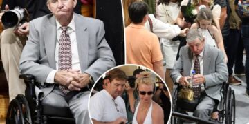 Britney Spears’ dad, Jamie, seen in wheelchair at granddaughter’s graduation 2 years after leg amputation
