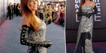 Shania Twain, 60, makes ferocious fashion statement with strapless panther dress at ACM Awards
