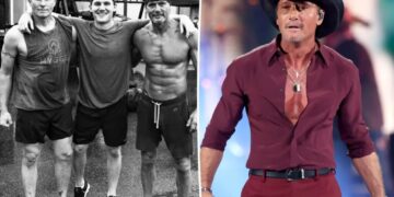 ‘Jacked’ Tim McGraw, 59, shows off ripped abs in family photo with his two brothers