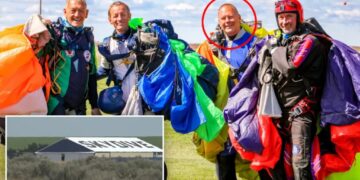 Skydiver dies after midair collision with another jumper during group jump in Washington state