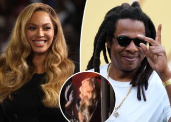 Beyoncé spotted jamming out, supporting Jay-Z at Philadelphia preview event