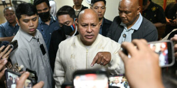 Philippine Senator Outruns Government Agents in Dramatic Chase