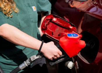 Fuel Prices Drive Sales of E.V.s, Just Not in the U.S.