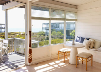 They Found a Gem of an Apartment Among Hamptons Mansions
