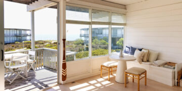 They Found a Gem of an Apartment Among Hamptons Mansions