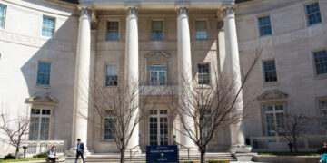 Justice Dept. Accuses Yale Medical School of Discriminating Against White and Asian Applicants