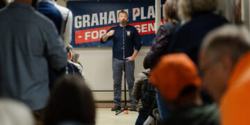 Oysterman, Veteran, Prep-School Alum: A Senate Candidate’s Complex Class Story