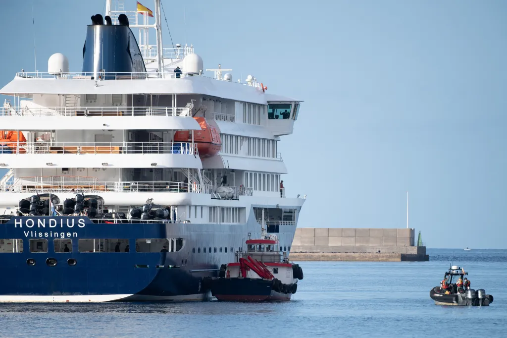 The cruise ship MV Hondius at the Granadilla de Abona industrial port, with smaller vessels nearby.