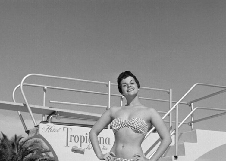 Claudine Longet, Entertainer Who Shot Olympian Boyfriend, Dies at 84