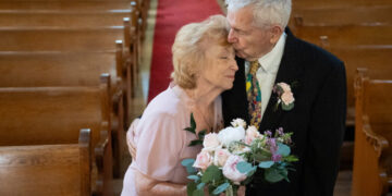A Kiss and a Proposal — All on Their First Date