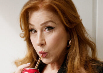 Lisa Ann Walter Dishes It Out