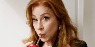 Lisa Ann Walter Dishes It Out