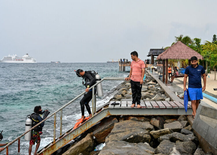 Five Italians Die While Scuba Diving Deep Caves in the Maldives