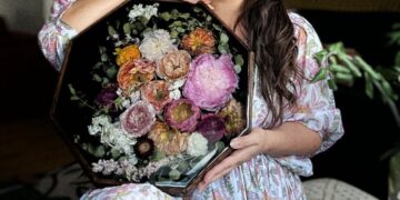 Brides Are No Longer Tossing the Bouquet. They’re Keeping It.
