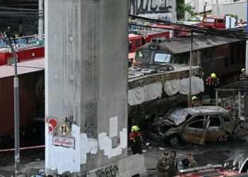 Train Crashes Into Bangkok Traffic, Killing at Least 8