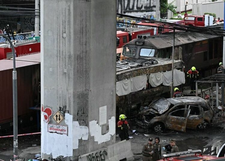 Train Crashes Into Bangkok Traffic, Killing at Least 8