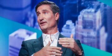 Brian Niccol’s nascent Starbucks turnaround starts with treating workers better