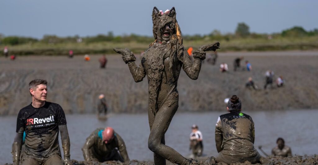 Photos of the Week: Screeching Championship, Direct Democracy, Victory Plunge