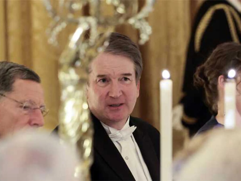 Alarm as Supreme Court right-wingers seen at Trump’s White House dinner