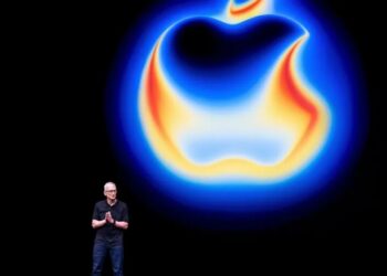 Apple just posted $111 billion in revenue. Now its CFO and incoming CEO are teaming up
