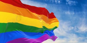 MAGA influencer’s ‘clickbait’ stunt gets him slugged by gay dad: report