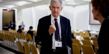 By staying on the Fed’s board, Jerome Powell could be doing incoming Chairman Kevin Warsh a huge favor 