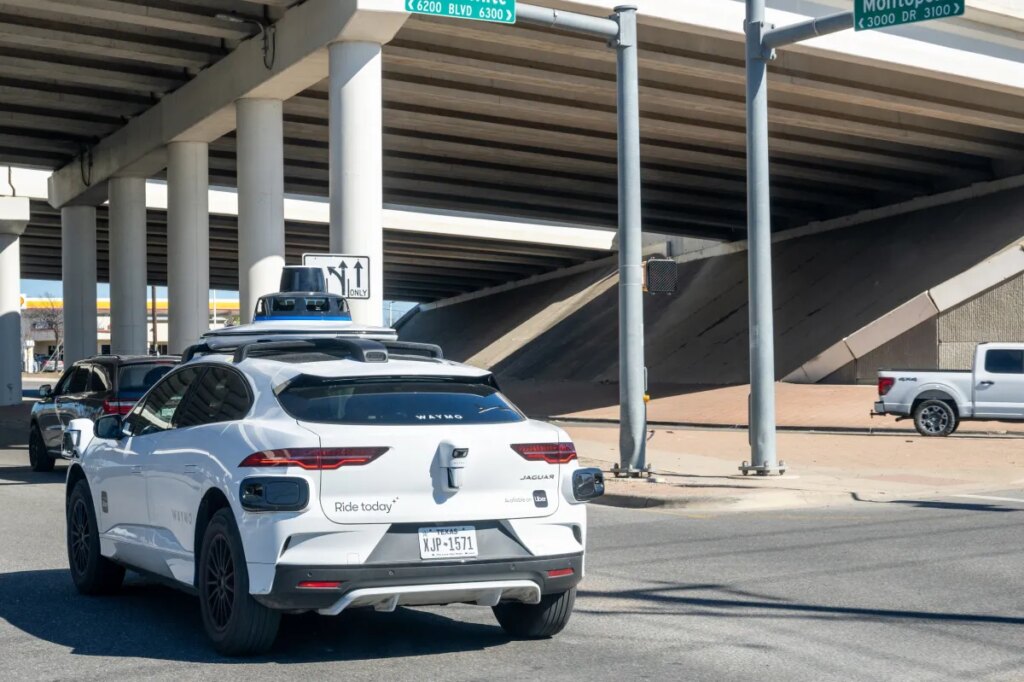 Man Says His Waymo Ditched Him at the Airport Before He Could Get His Luggage Out of the Trunk, Refused to Return