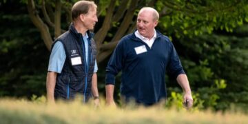 Investors endorse Greg Abel—even as Berkshire crowd thins without Buffett as CEO. ‘This was definitely the meeting with the deepest insights’