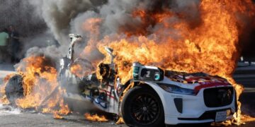 China stopped issuing new robotaxi licenses over a glitch. America can’t stop them from rolling into active shooter situations