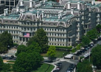 Trump wants to repaint a historic landmark. Preservationists say it will destroy it—and cost taxpayers $7.5m