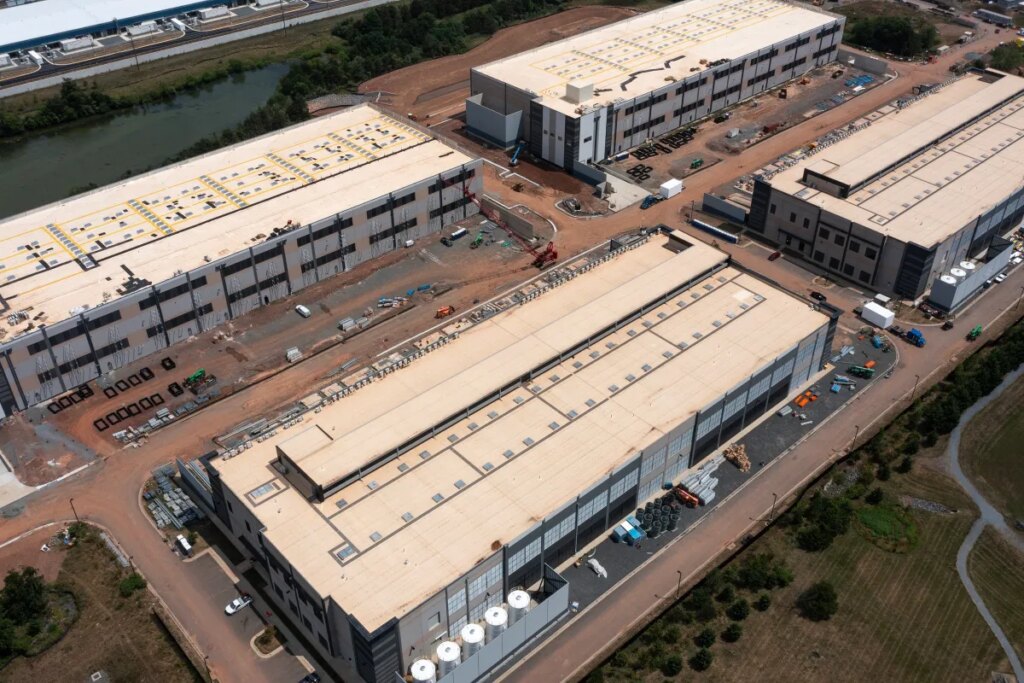 In Irony-Soaked Incident, Amazon Data Center Shuts Down Due to High Temperatures