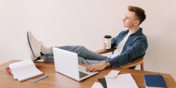 Bosses Horrified as “AI Native” College Graduates Hit the Workplace