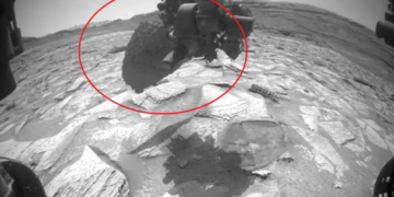 NASA Rover Gets Arm Stuck Inside Mars Rock, Struggles to Break Free