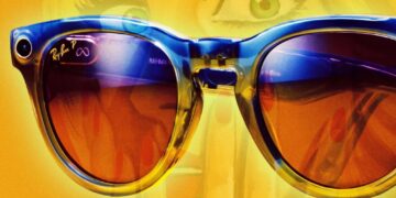 Man Wearing Smart Glasses Secretly Records Woman, Demands Money to Delete Video From His Socials