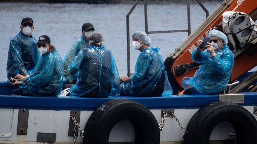 First Passengers Evacuated From Hantavirus Cruise Ship Arrive in Home Countries
