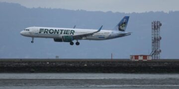 Frontier swoops in after Spirit fails while rivals cut capacity