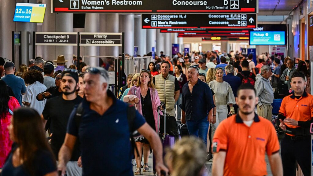 Memorial Day Weekend Travel Is Expected to Break Records in the U.S. How to Beat the Crowds—and Keep Costs Down