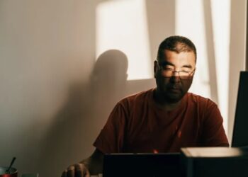 Chatbots are becoming mental health tools before they are ready