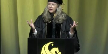 UCF commencement speaker met with boos over pro-AI remarks during ceremony: ‘Struck a chord’