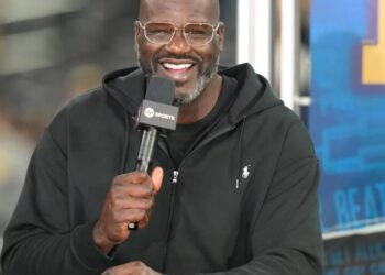 Shaq’s father once gave his White Castle burgers to a homeless vet—and it inspired the NBA legend’s business and philanthropy empire